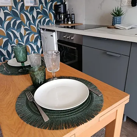 Le Nid Des Alouettes, Comfortable Furnished 1-bedroom Appartamento *